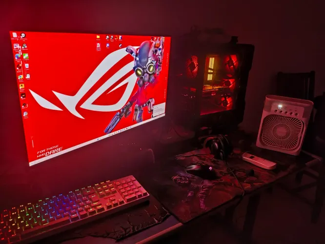 PC Gamer Ryzen 7 5700X + RX 7800 XT Steel Legend 16GB