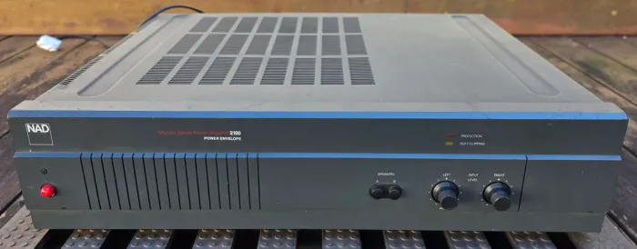 Amplificador de Potência NAD 2100 - Clássico para Audiófilos