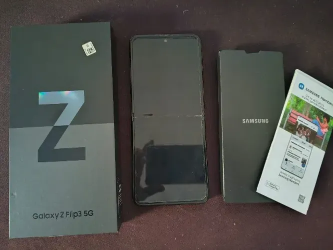 Samsung Galaxy Z Flip 3 128GB - Usado com Defeito na Tela (Linhas Verdes)