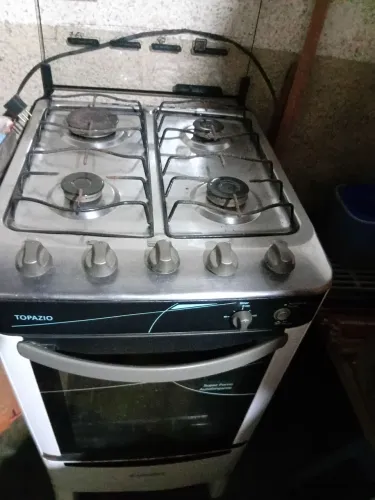 Vendo um fogão 4 bocas automático 