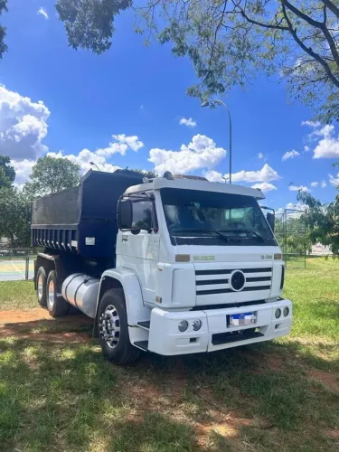 Caminhão caçamba trucado 18-310