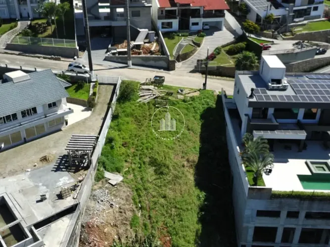 Terreno 910m² em Condomínio - Roçado - BRN