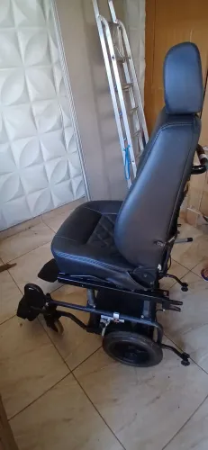 Banco giratório para carro.