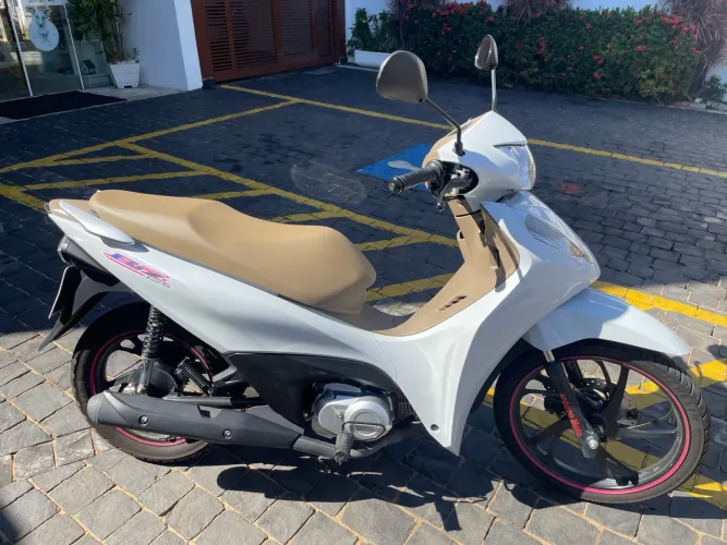 ? Honda Biz 125 EX 2026 - Branco Perolizado ?