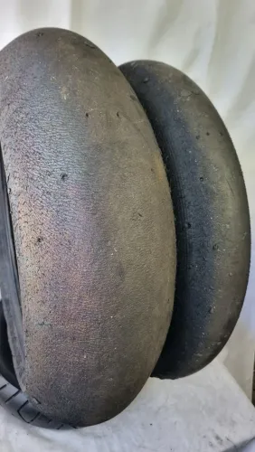 Par de pneu pirelli slick superbaike 200/125 semi novo