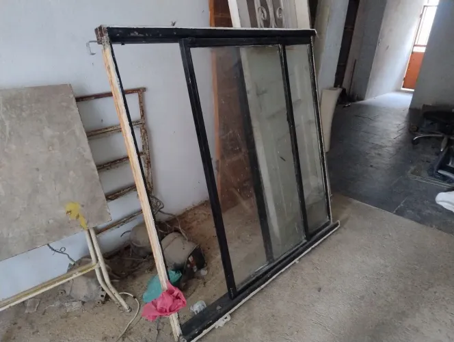 janela de ferro vidro temperado 1,24 m X 1,27 m BAIXEI O PREÇO