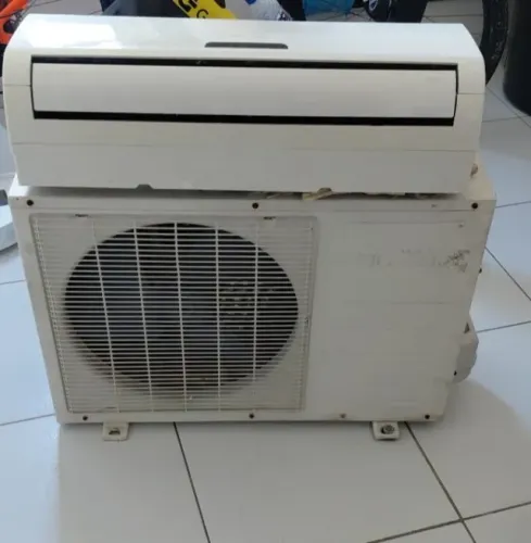 Ar-condicionado Electrolux 7.500 BTUs 220V - para conserto/peças