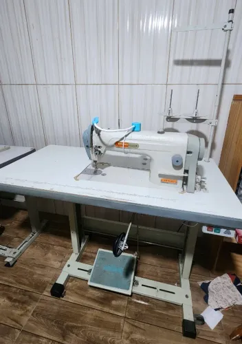Máquina Reta Industrial Siruba L918-M1 + Mesa - Funcionando