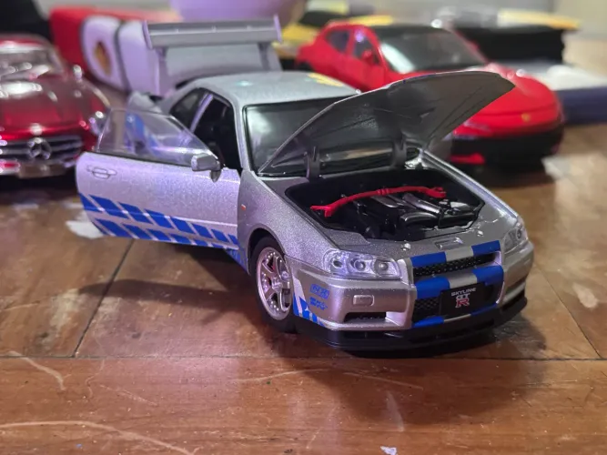 Carrinho Miniatura escala 1/24 - Nissan Skyline Velozes e Furiosos