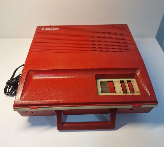 Toca-Discos Portátil Belair Solid State com Rádio AM - Anos 60/70