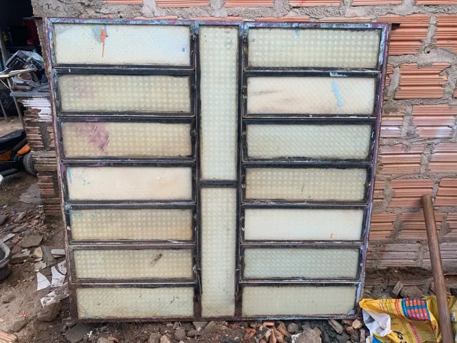 Vende-se 3 Janelas USADAS