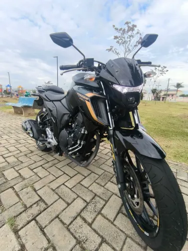 Pode ser sua essa linda FZ25 2024 venda ou troca!
