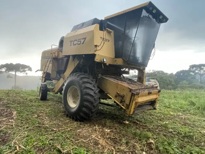 TC 57 - Colhedeira New Holland