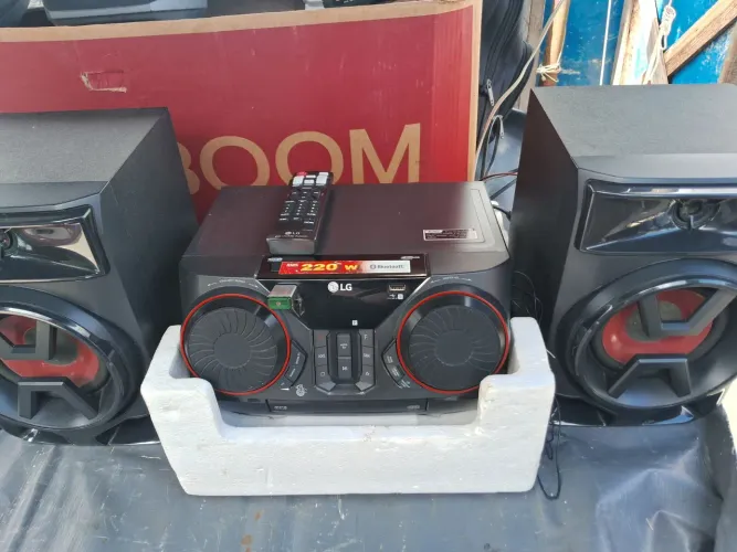 Som LG 220 w com Bluetooth tá pegando tudo sem defeito nenhum 