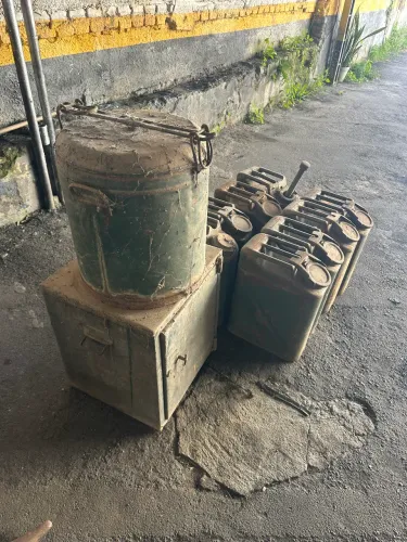 Tanques de metal + armários - Década 50/60
