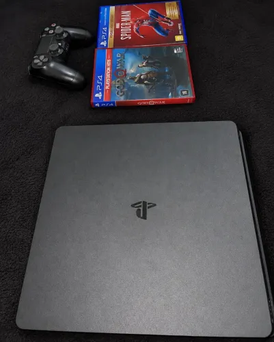 PS4 slim 