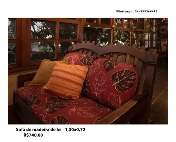 Sofá de madeira de lei