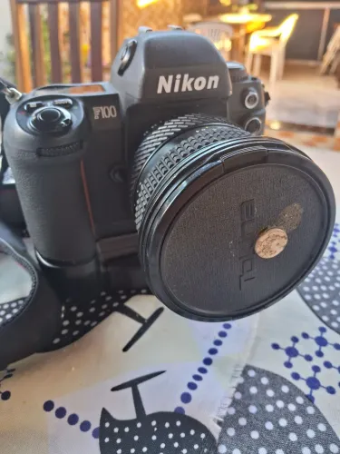 Vendo NIKON F100 ANALOGICA
