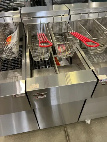 Fritadeira elétrica bipartida 28L alta produção - pronta entrega