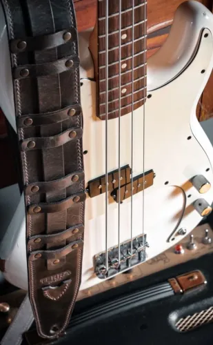 Correia para baixo ou guitarra em couro legítimo