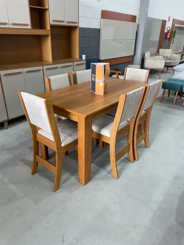 CONJUNTO DE MESA LAMINADA E 6 CADEIRAS