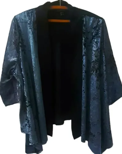 Luxuoso Blazer da famosa grife Zinzane com bordados, tamanho P