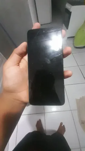 Moto g 34 5g 128 Gb, arranhado atrás bateria boa, e a rela está quebrada