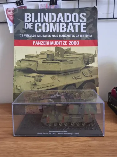 Miniatura Tanque Panzerhaubitze 2000 + revista 1:72 Colecionável