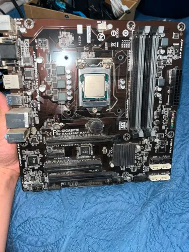 Kit Placa Mãe Gigabyte GA-B85M-D3PH + Processador Intel Core i5-4460
