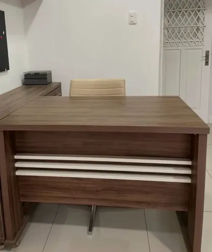 Mesa para escritório ou recepção 