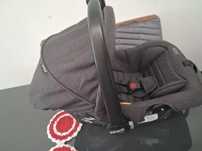 Venda bebê conforto com base. semi novo