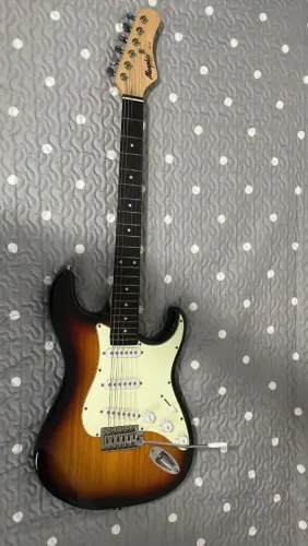 Vendo guitarra semi nova