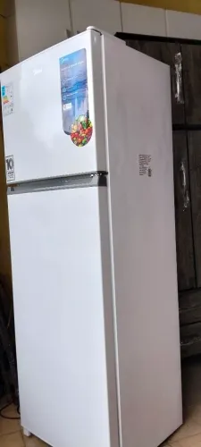 Geladeira semi nova. Entrego