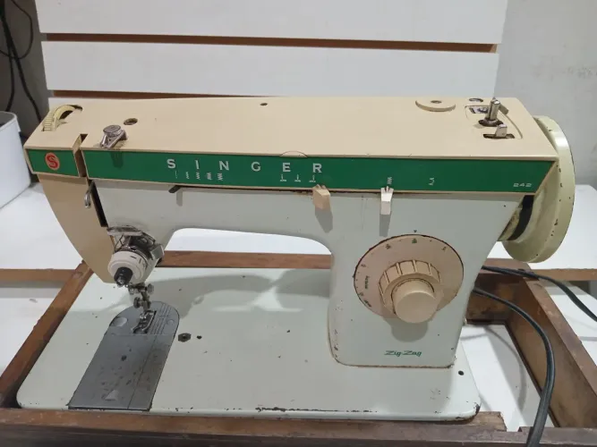 Máquina de costura Singer zig zag
