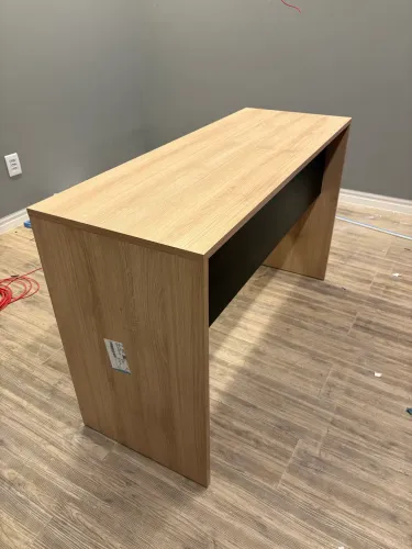 Mesa de escritório 100% em MDF. Nova!
