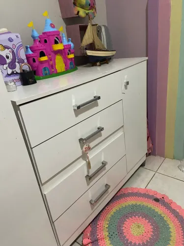 cômoda grande com sapateira