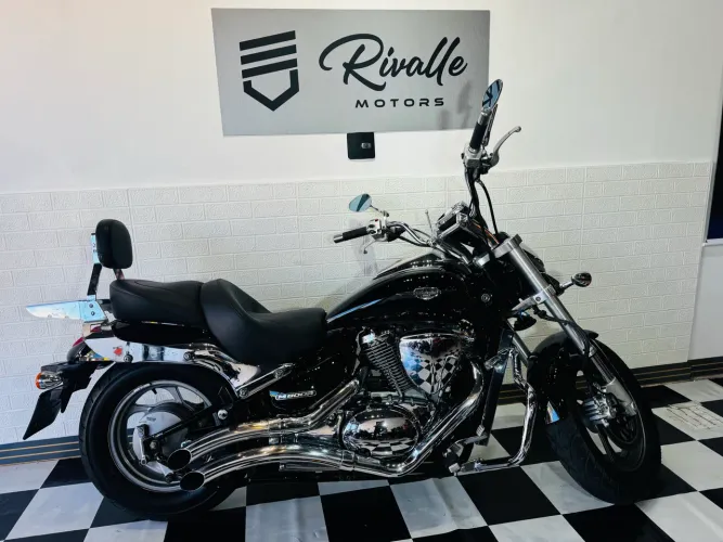 SUZUKI BOULEVARD M800 R
