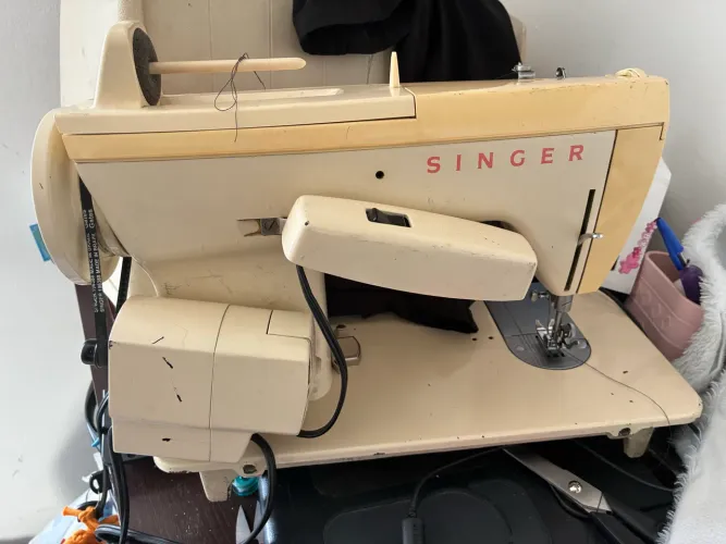 Máquina Singer facilita 248 bordadora