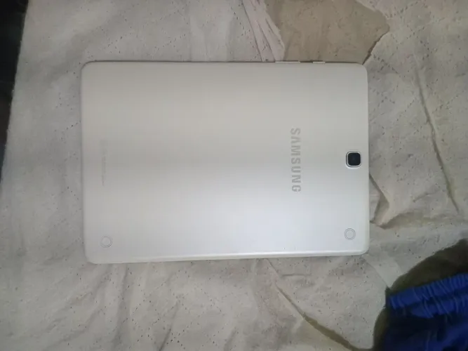 Vendo um Tablet 9, 7 polegada sem arranhão não tem entrada para chip de celular 