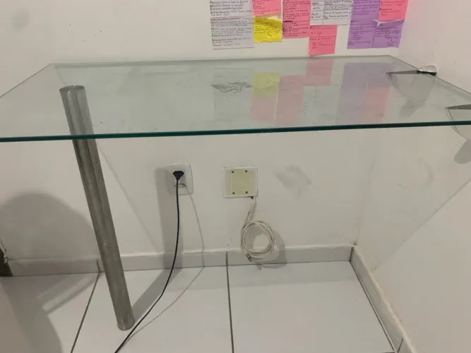 Vendo mesa de vidro 90cm x 50cm