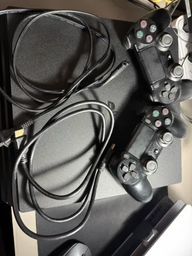 Ps4 pro 1tb com 2 controles originais 