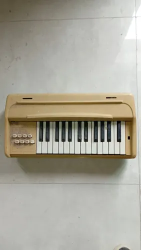 Piano de brinquedo ATMA.