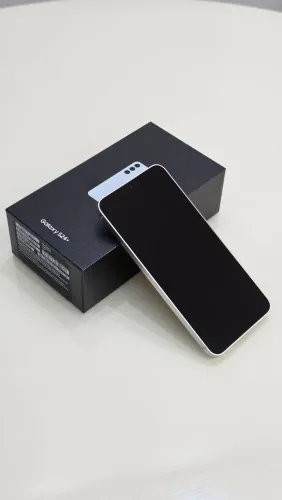 Samsung S24+ em ótima condição.