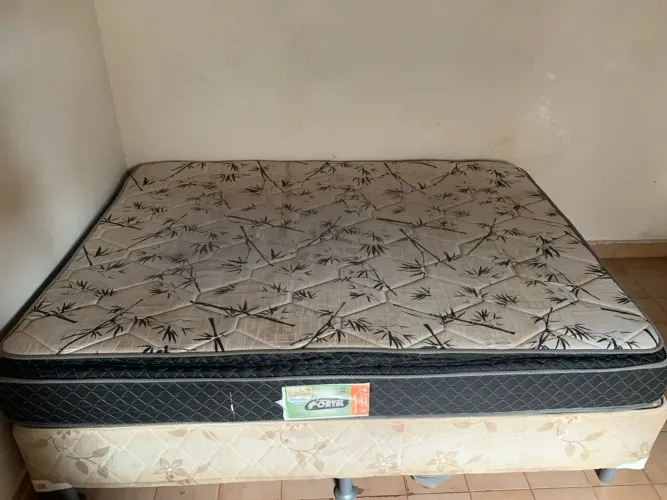 VENDE- SE CAMA E BASE