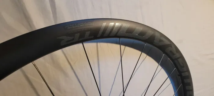 Roda carbono hollowgram tr