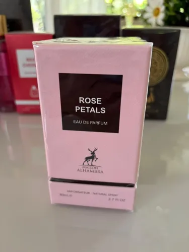 Perfume feminino Rose Petals Eau de Parfum.