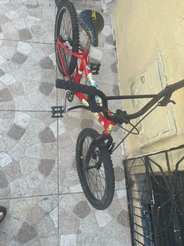 Bicicleta Aro 20 Vermelha Infantil - R$ 350