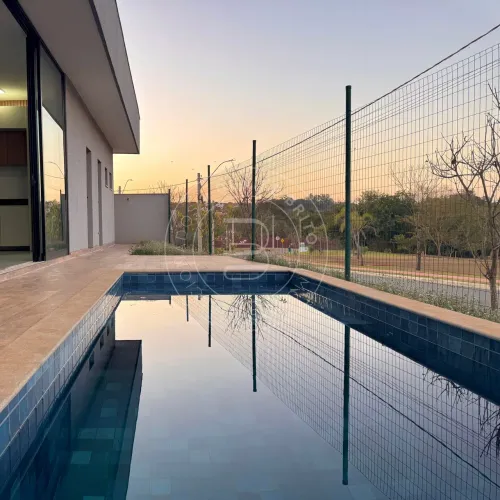Jardins Porto - Casa térrea de esquina no Jardins Porto, próxima ao lago