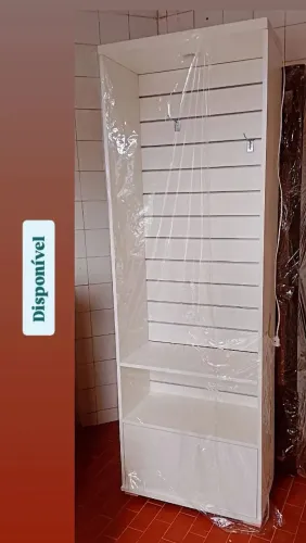 Expositor painel com armário