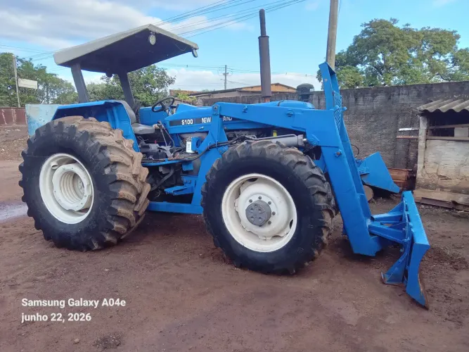 Trator New Holland 7630 4x4 com Lâmina